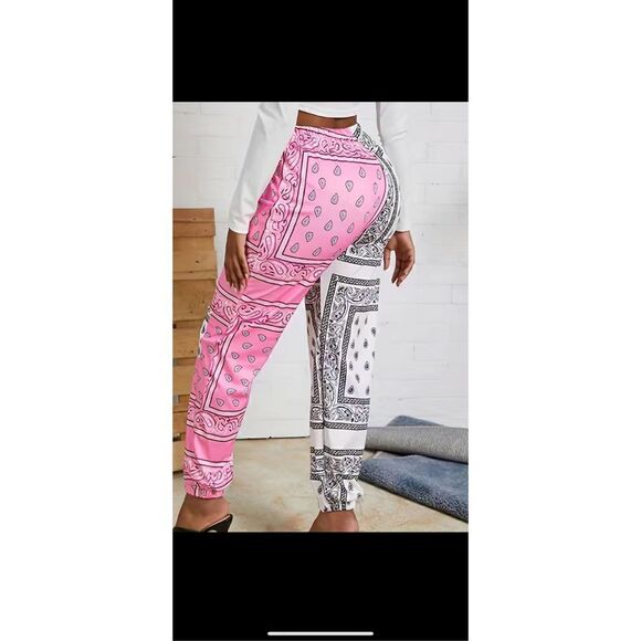 BoHo, pink and gray bandanna like ,￼drawstring pants with pocket’s. Elastic ankl - Picture 2 of 9